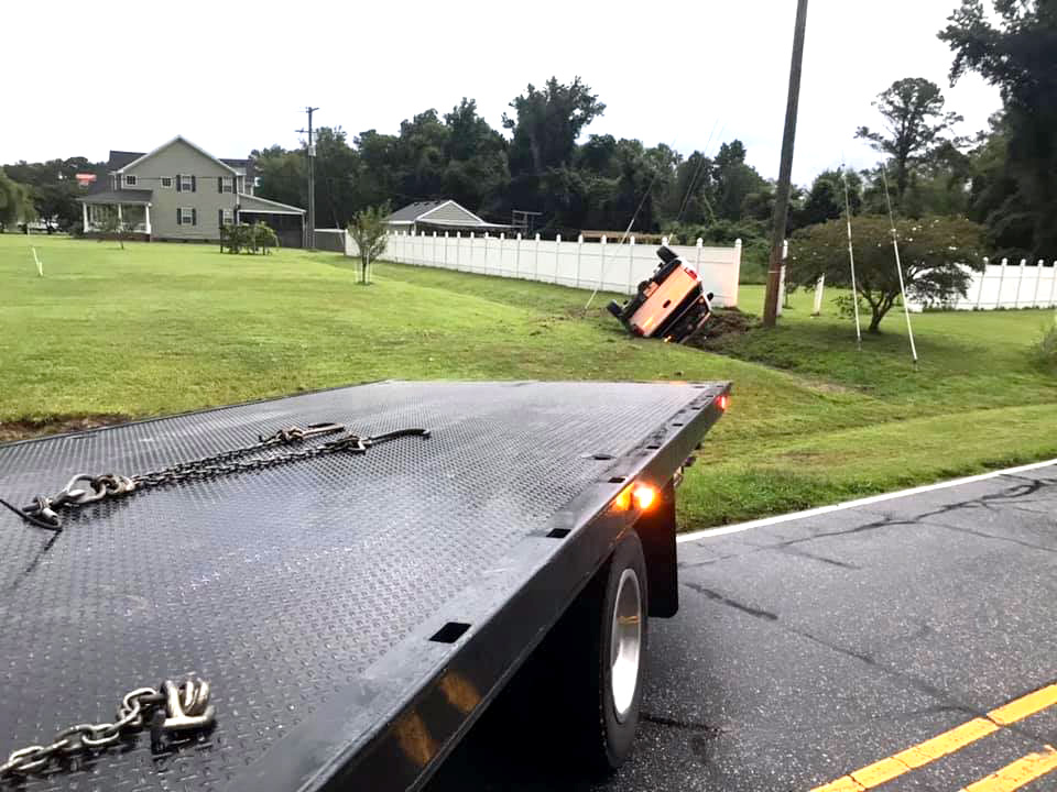 Flatbed tow truck